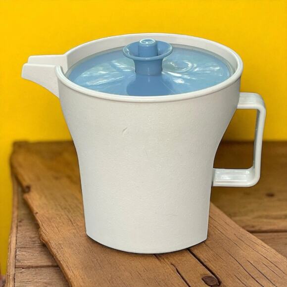 Tupperware Creamer Bowl with Push Button Lid Seal 1414 Almond Blue USA Vintage - Picture 1 of 14